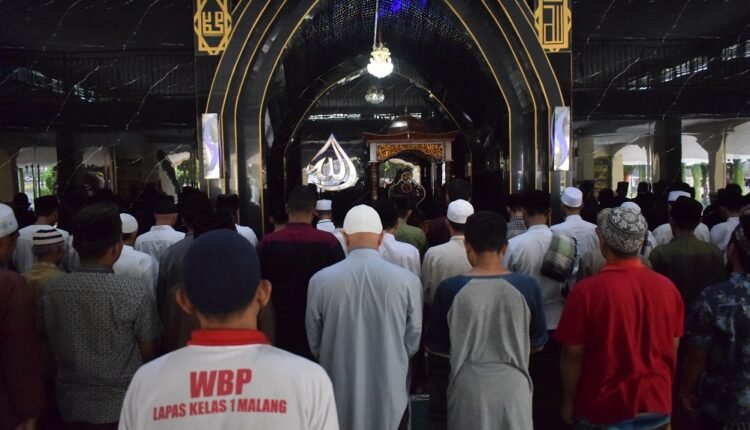 Lapas Kelas I Malang Gelar Sholat Gerhana Matahari Berjama'ah di Masjid