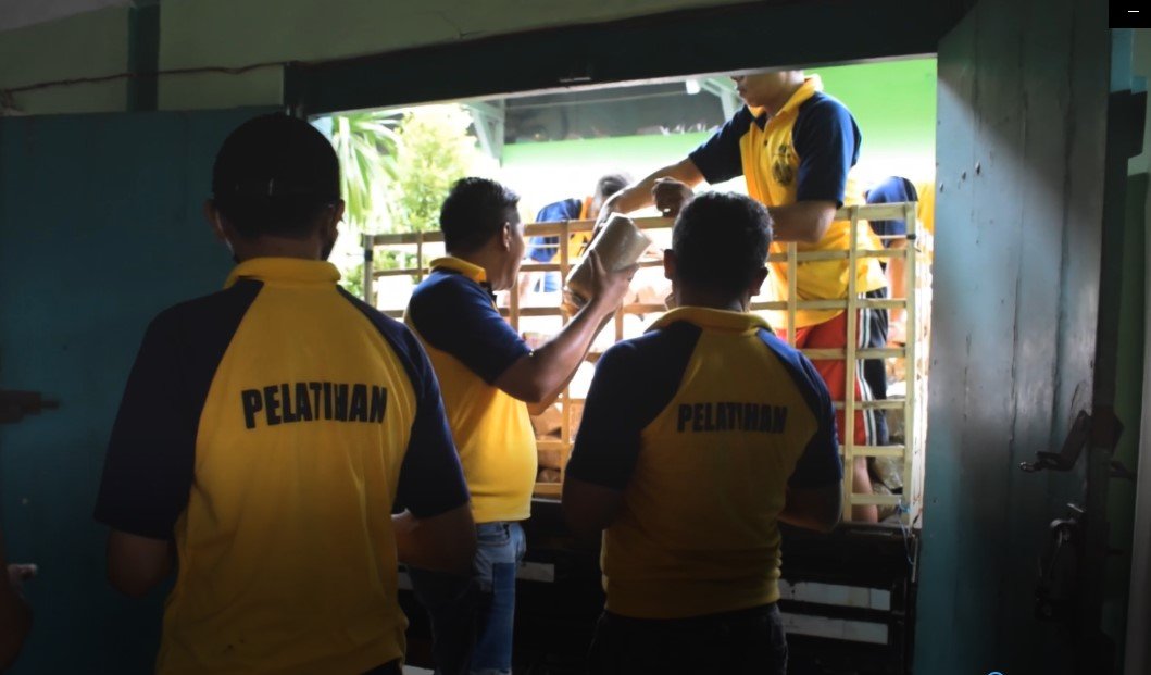 Lapas Kelas I Malang Keren! 1000 Baglog Karya WBP Laku Terjual!