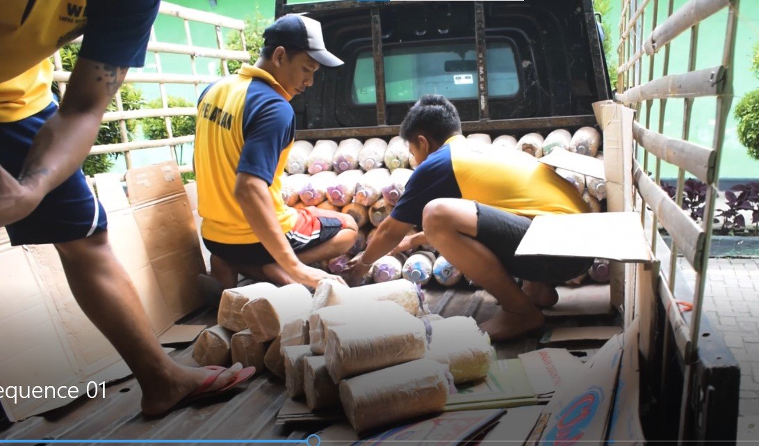 Lapas Kelas I Malang Keren! 1000 Baglog Karya WBP Laku Terjual!