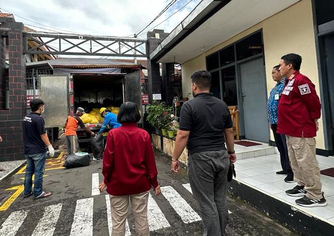 Limbah Medis Lapas Kelas I Malang diangkut oleh PT Wastec | dok.humaslapasmalang