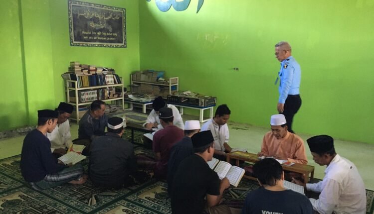 Pembelajaran AlQuran Metode Ummi Dapat Pengawasan Kalapas Kelas I Malang
