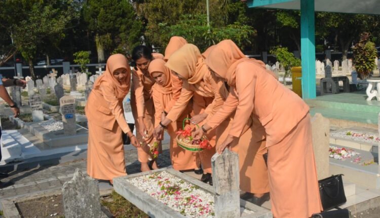 Tabur Bunga Petugas Lapas Kelas I Malang Dalam Rangka HDKD & HUT RI Ke-78 1