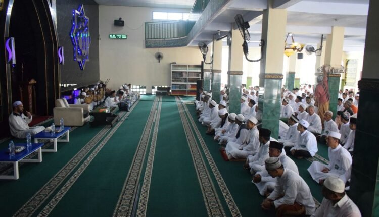 Penghulu Viral Meriahkan Maulidan di Lapas Kelas I Malang