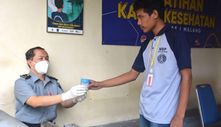 Rehabilitasi Medis, WBP Lapas Kelas I Malang Tes Urine Tahap 3